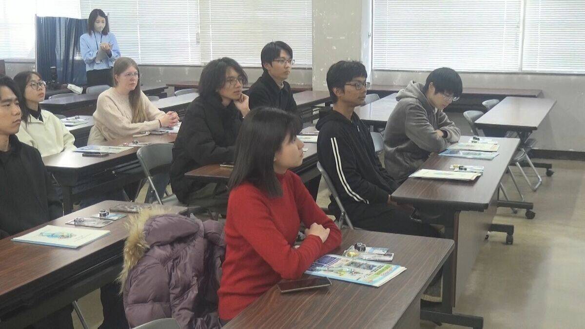 “ながら運転”の危険性やヘルメットの重要性…留学生が自転車の交通ルール学ぶ ｢安心安全に留学生活を送って｣ 愛知県警瑞穂署