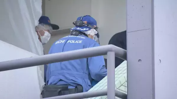 「ベッド上の女性遺体は「窒息死」愛知・豊田市のアパートで殺人放火 数日前には酒に酔った男性が大声あげて部屋のドア叩く」の画像