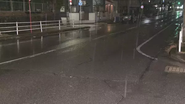 80代くらいの女性が乗用車にはねられ重体　愛知・尾張旭市