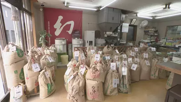 「倉庫には“大量のコメ” 抱える在庫は例年の約2倍｢新米が出るまでになくしたい｣ 中東情勢の影響で袋は入りづらく」の画像
