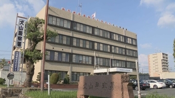 名鉄の列車内で“中づり広告”６枚盗んだ疑い 病院職員の男を現行犯逮捕