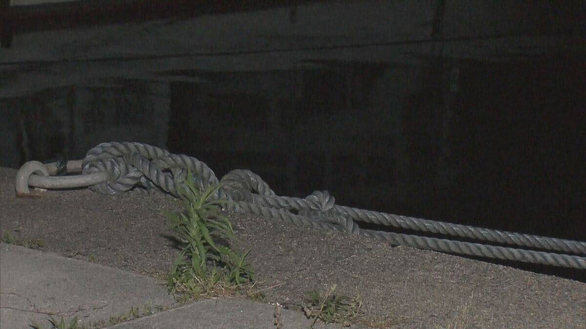 海中に沈んだ車から男性2人の遺体見つかる…　愛知・東浦町の男性（50）と父（78）と判明　台風に備えるため船の様子を見に来た漁業関係者が発見　三重・志摩市の深谷漁港
