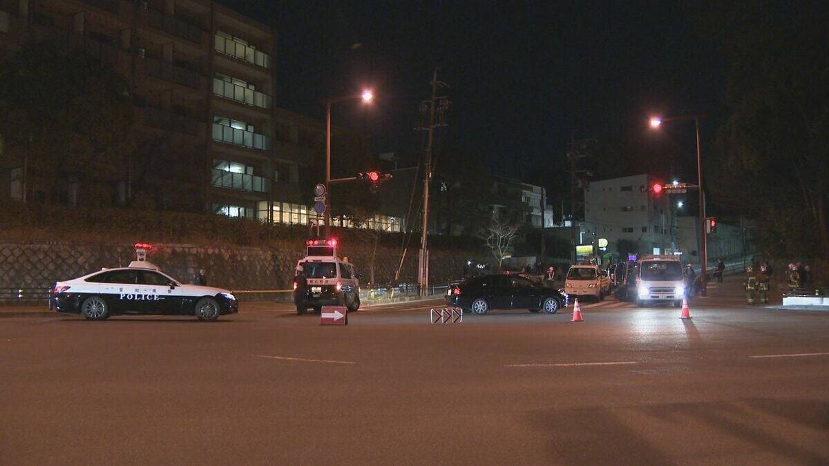 横転・ガードレール衝突… 名古屋大学近くの交差点で車６台がからむ事故 男女3人搬送 名古屋・千種区