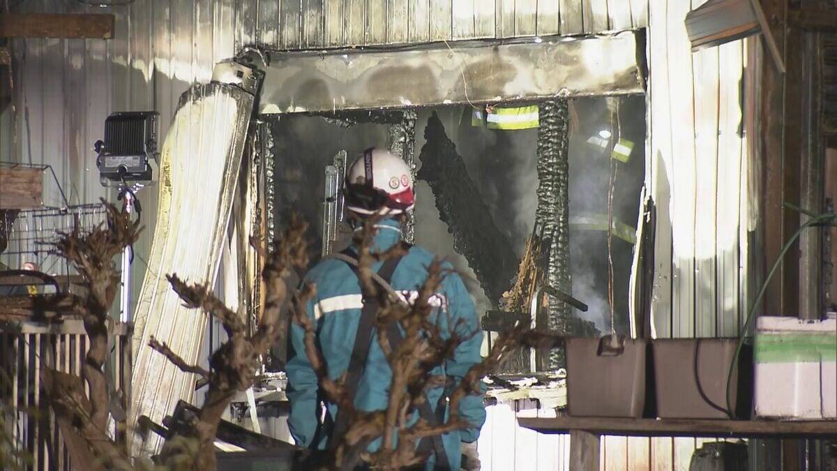 深夜の住宅火災 焼け跡から2人の遺体見つかる 連絡が取れない13歳の三男と11歳の長女か 岐阜・関市