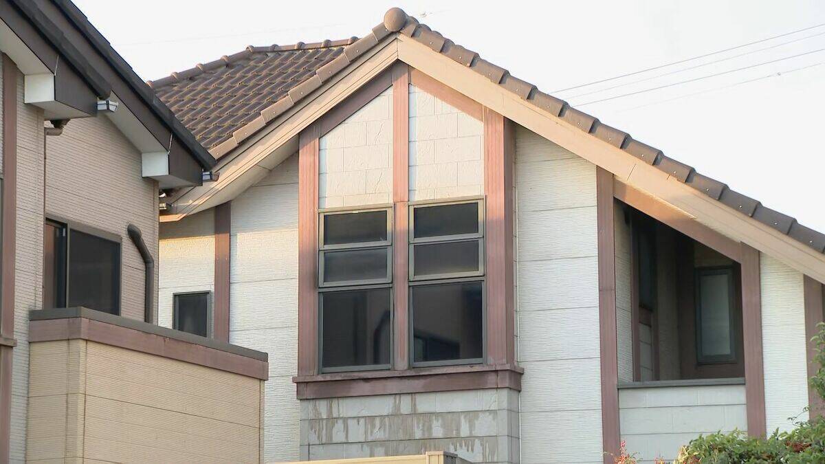 愛知･大府市の住宅火災で70代兄弟が死亡 未明に近隣住民が通報 2階建て木造住宅の1階部分が全焼