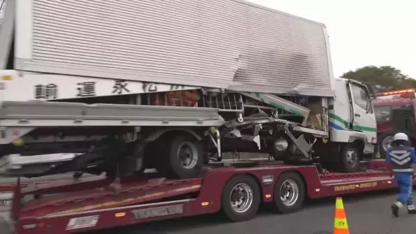 「トラックがガードレール突き破り…あわや転落 東名高速 上り豊田JCT～岡崎IC間で事故 運転していた男性にけがなし 愛知･岡崎市」の画像