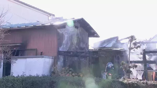 「愛知・春日井市で元日に火事　倉庫と住宅が全焼　住人の80代男性は逃げてけがなし」の画像