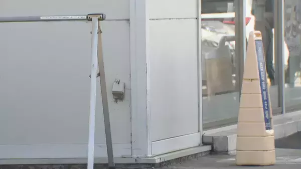 コンビニ駐車場で事故 住職の93歳男性が運転を誤り店の壁に衝突 “履き物”が脱げそうになりアクセルを強く踏み込んだか 岐阜・海津市