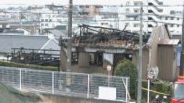 深夜の火事で木造住宅が全焼し1人死亡　この家に1人で住む80歳女性か　愛知・岡崎市