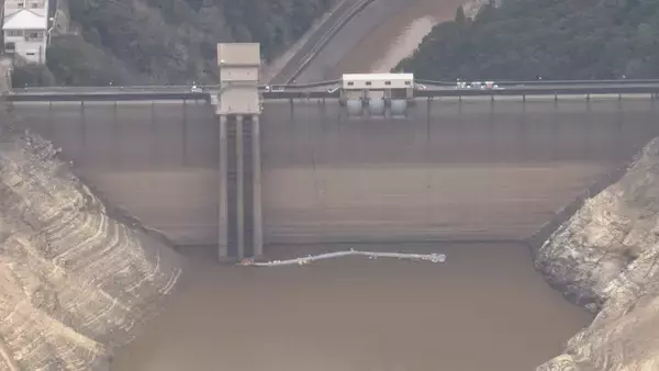 「宇連ダム貯水率0.7%に… 0%に備えて“わずかに残った水”を引き上げる準備も 愛知･豊川用水」の画像