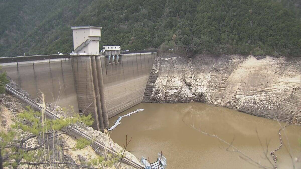 宇連ダム貯水率0.7%に… 0%に備えて“わずかに残った水”を引き上げる準備も 愛知･豊川用水