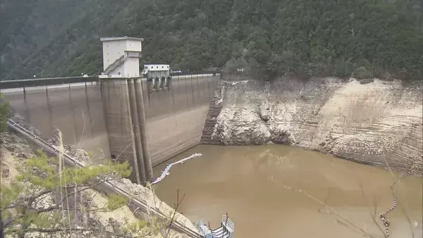 「宇連ダム貯水率0.7%に… 0%に備えて“わずかに残った水”を引き上げる準備も 愛知･豊川用水」の画像