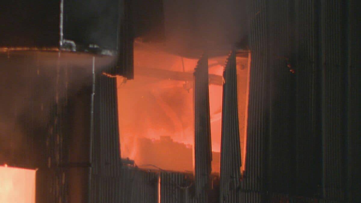 名古屋･港区で工場火災 発生から10時間以上 消火活動が続く… リサイクル工場で｢火事が発生した｣と通報