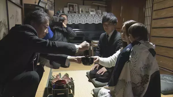 「子どもが水難事故に遭わないよう願う　400年続く儀式「親子の杯」に4組参加　三重・紀北町」の画像