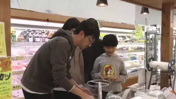 「“日本一のスーパー”が岐阜の山奥に… コンビニ半分の広さで｢KALDI｣と呼ばれる秘密 店主は元百貨店の販売員 中津川市」の画像