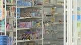 「菓子パン1個とたばこ1箱を奪って男が逃走 店員に“刃物”突きつけ…カウンターの内側に 50代～60代 身長170㎝くらい 岐阜･安八町でコンビニ強盗」の画像2