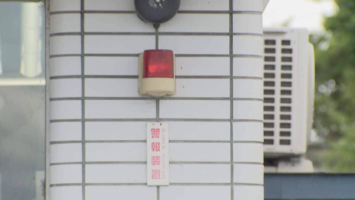 菓子パン1個とたばこ1箱を奪って男が逃走 店員に“刃物”突きつけ…カウンターの内側に 50代～60代 身長170㎝くらい 岐阜･安八町でコンビニ強盗