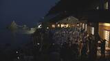 「「曇っているが心は晴れ晴れ」 夏至の朝日を拝む“夏至祭” 夫婦岩の前で 三重・伊勢市」の画像1