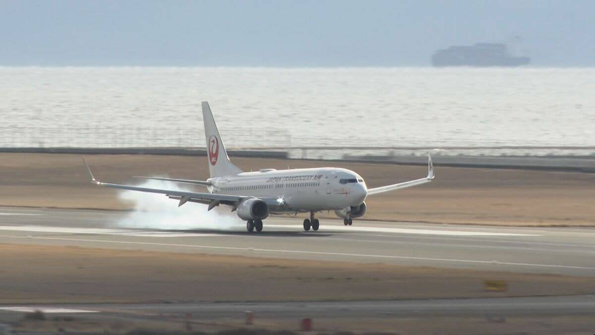 「ばあばとじいじの家に行った」 年末年始をふるさとや行楽地で過ごした人のUターンラッシュがピーク 東海道新幹線「上り線」JR名古屋駅のホームは朝から混雑 中部空港は4日まで帰国ラッシュ続く