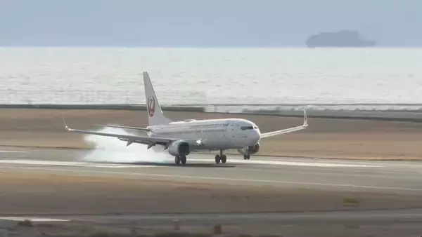 「「ばあばとじいじの家に行った」 年末年始をふるさとや行楽地で過ごした人のUターンラッシュがピーク 東海道新幹線「上り線」JR名古屋駅のホームは朝から混雑 中部空港は4日まで帰国ラッシュ続く」の画像