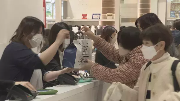 「最大8割引きの商品も 名鉄百貨店の“閉店セール”に大行列 ナナちゃんデザインの限定品も発売 2月末の閉店後も一部で営業継続を検討」の画像