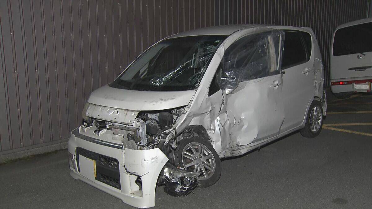 軽乗用車同士が出合い頭に衝突…　運転手の男性が死亡 　もう片方の運転手は軽いけが　交差点の片側には「止まれ」の文字と標識　三重・明和町