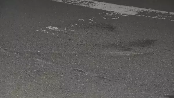 「軽乗用車同士が出合い頭に衝突…　運転手の男性が死亡 　もう片方の運転手は軽いけが　交差点の片側には「止まれ」の文字と標識　三重・明和町」の画像