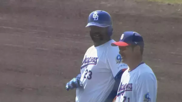 「ドラゴンズ沖縄キャンプ 主力が実戦形式 新戦力のサノーが好調をアピール」の画像