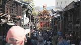 「桜満開 春の高山祭始まる ｢素敵な日に来られて幸せ…｣ 青空のもと12台の絢爛豪華な屋台が曳そろえられる 岐阜」の画像1