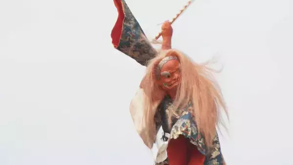 「桜満開 春の高山祭始まる ｢素敵な日に来られて幸せ…｣ 青空のもと12台の絢爛豪華な屋台が曳そろえられる 岐阜」の画像