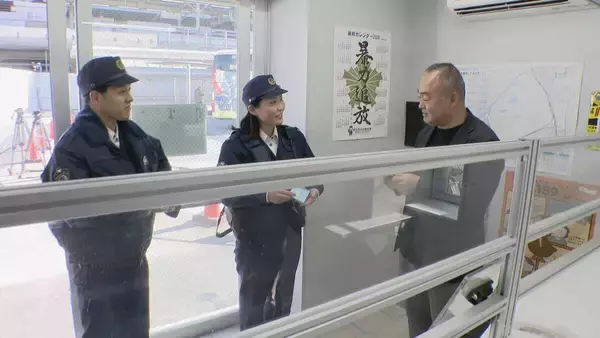 「“無人の交番”でも意思疎通 ビデオ通話で手話通訳 愛知県内全ての交番と駐在所に｢手話リンク｣導入 スマホでQRコード読み取り」の画像