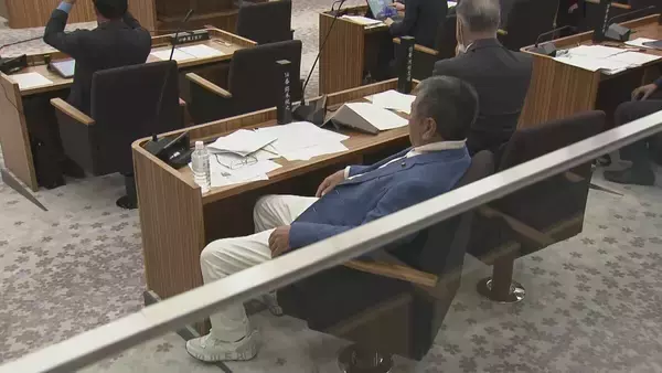 「選挙直前に“慣習”で菓子折り配った77歳市議 きょう議会で改めて弁明の上｢選挙違反ならバッジを…｣ ｢あした選挙があれば今の票より必ず増えます｣ 岐阜･本巣市」の画像