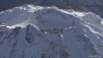 活火山「焼岳」の噴火警戒レベル１「活火山に留意」から２「火口周辺規制」に引き上げ　火口から約１キロに立ち入り規制　噴火にともない大きな噴石が飛散のおそれ　