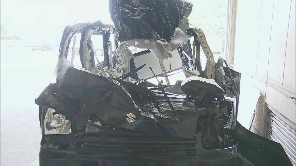 大型トラックなど3台からむ事故 軽ワゴン車は大破… 男性1人死亡 名神高速上り線 岐阜･養老町