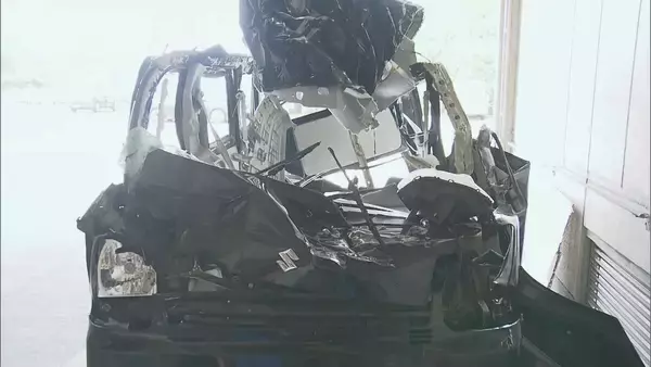 「大型トラックなど3台からむ事故 軽ワゴン車は大破… 男性1人死亡 名神高速上り線 岐阜･養老町」の画像
