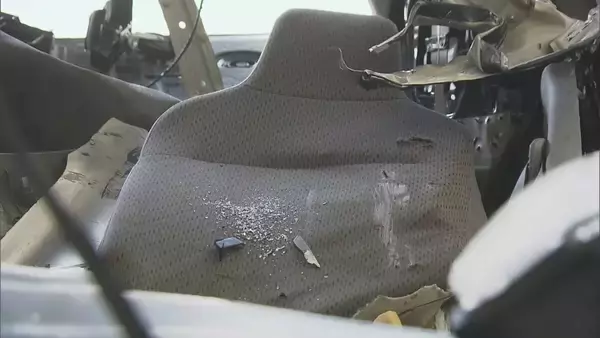 「大型トラックなど3台からむ事故 軽ワゴン車は大破… 男性1人死亡 名神高速上り線 岐阜･養老町」の画像