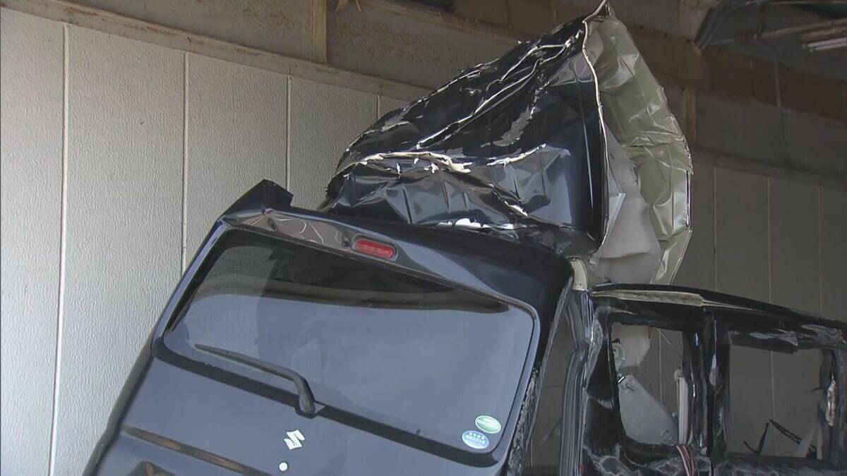大型トラックなど3台からむ事故 軽ワゴン車は大破… 男性1人死亡 名神高速上り線 岐阜･養老町