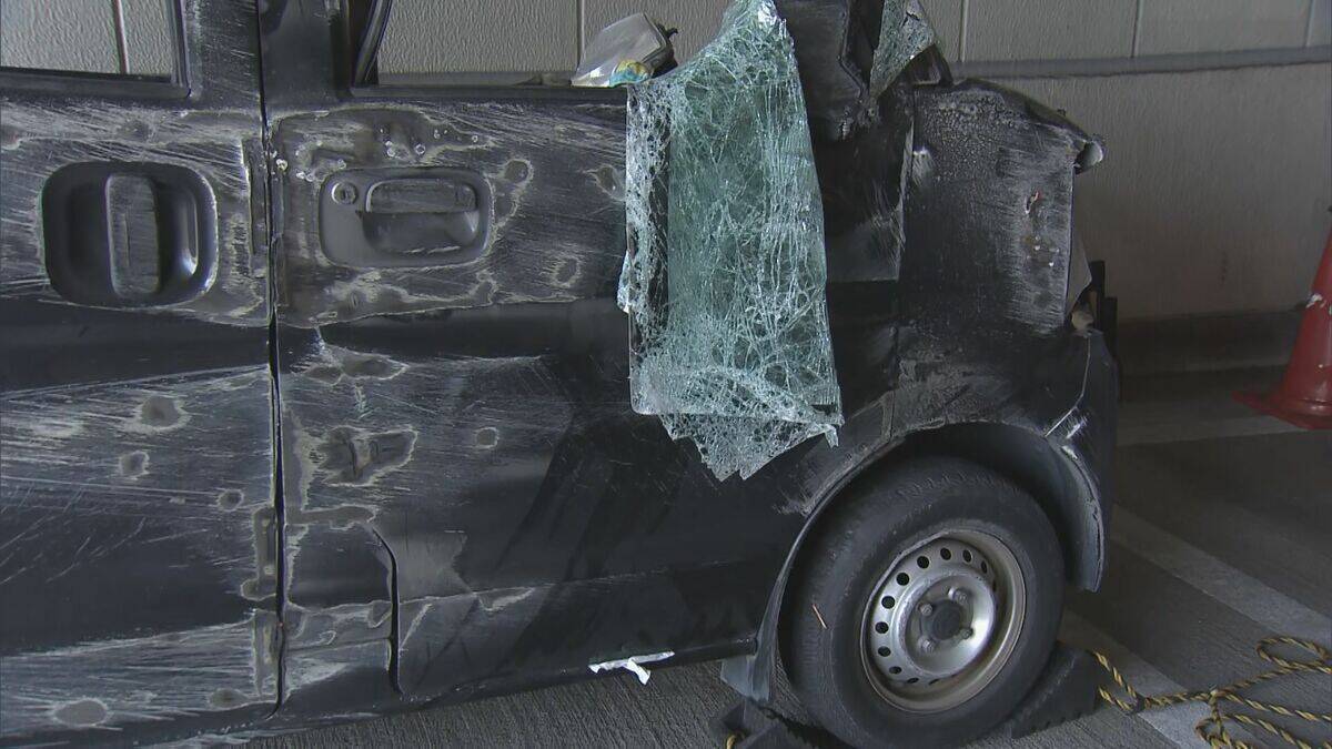 大型トラックなど3台からむ事故 軽ワゴン車は大破… 男性1人死亡 名神高速上り線 岐阜･養老町