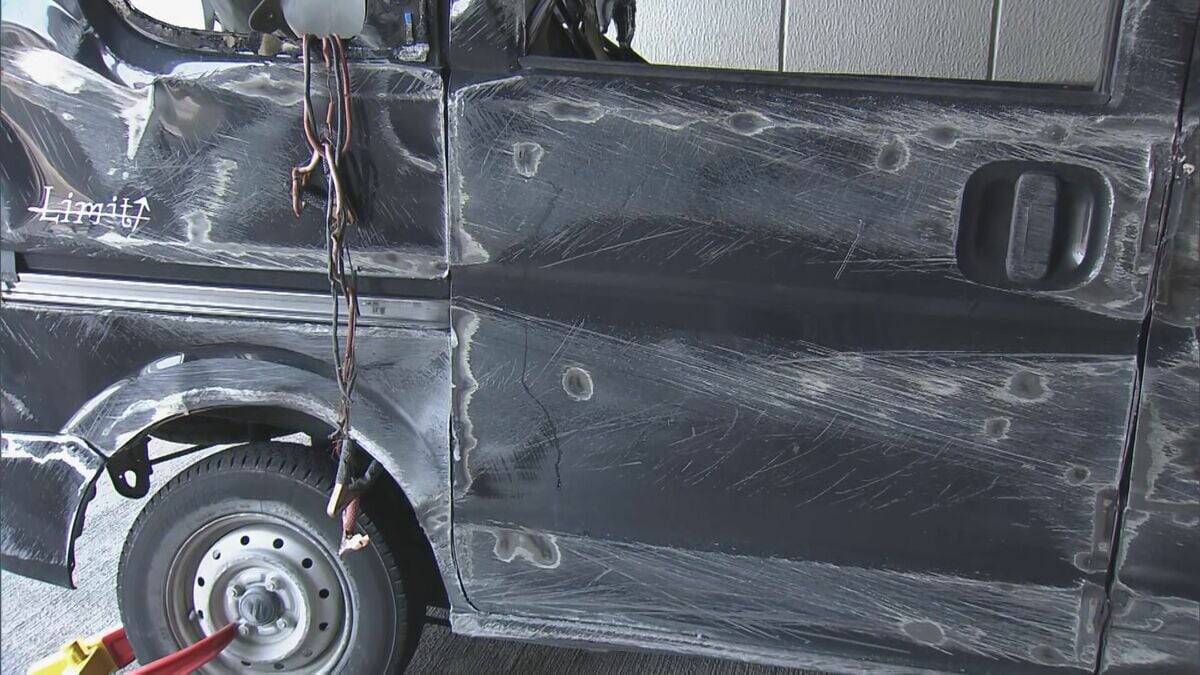 大型トラックなど3台からむ事故 軽ワゴン車は大破… 男性1人死亡 名神高速上り線 岐阜･養老町