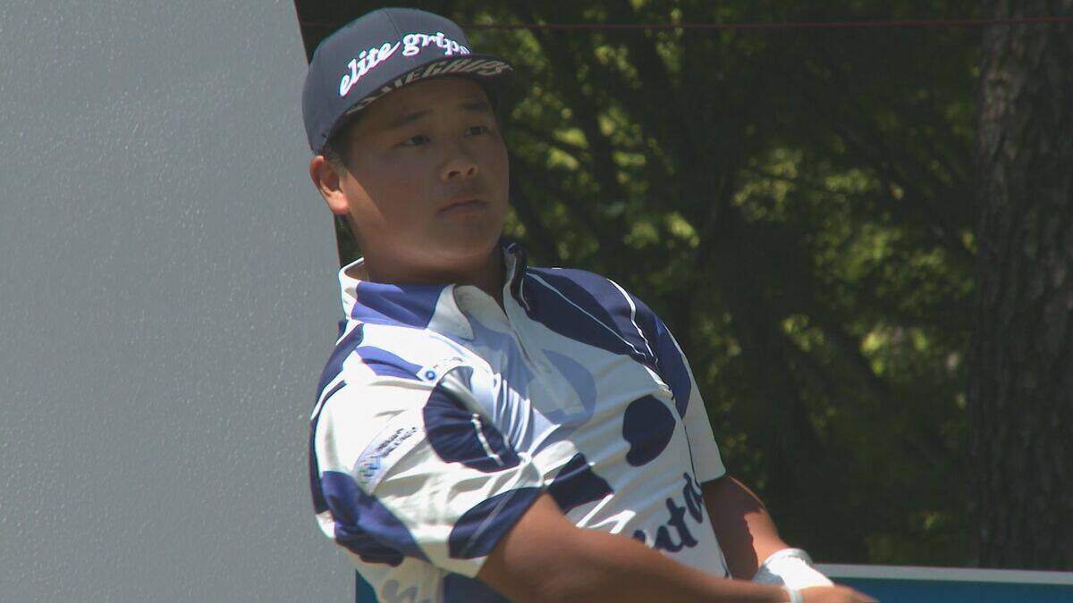 男子ゴルフ　中日クラウンズ決勝１日目　細野勇策が通算12アンダーで単独トップに浮上