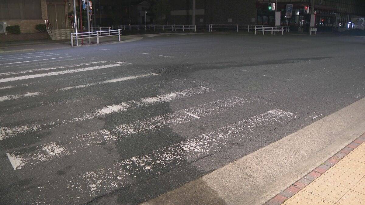 緊急走行をしていたパトカーが交差点で乗用車と衝突　双方の車の３人軽傷　名古屋・中村区