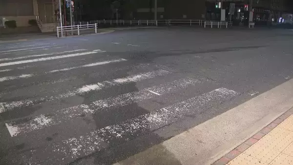 「緊急走行をしていたパトカーが交差点で乗用車と衝突　双方の車の３人軽傷　名古屋・中村区」の画像