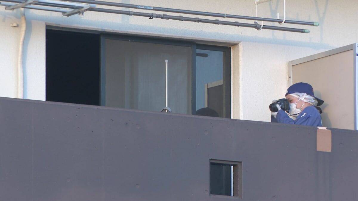 玄関は施錠され部屋の鍵は室内に… 女性殺人･放火事件 犯人はアパートの配管よじ登りベランダから侵入か 逃走する際も配管伝って逃げた疑い 愛知･豊田市