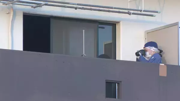 「玄関は施錠され部屋の鍵は室内に… 女性殺人･放火事件 犯人はアパートの配管よじ登りベランダから侵入か 逃走する際も配管伝って逃げた疑い 愛知･豊田市」の画像