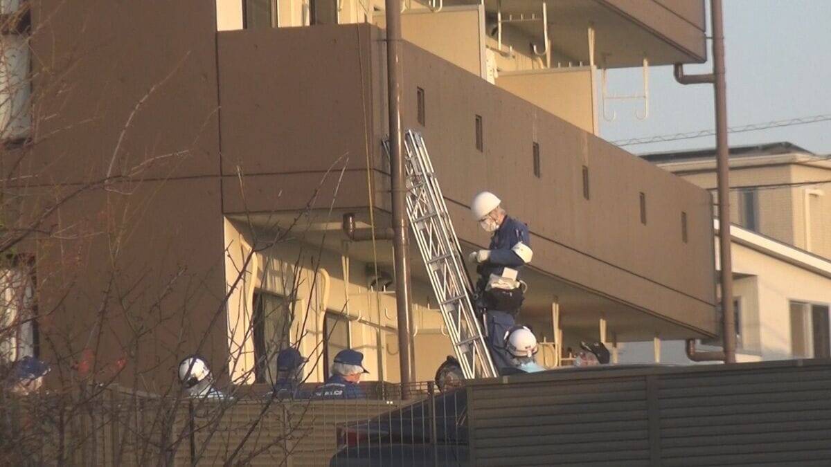 玄関は施錠され部屋の鍵は室内に… 女性殺人･放火事件 犯人はアパートの配管よじ登りベランダから侵入か 逃走する際も配管伝って逃げた疑い 愛知･豊田市