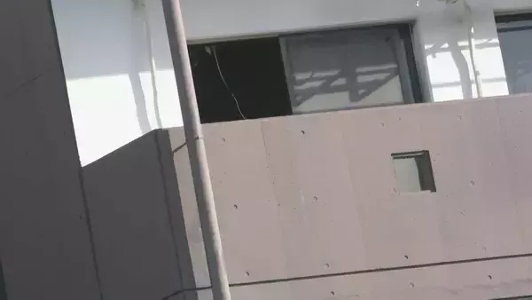 「玄関は施錠され部屋の鍵は室内に… 女性殺人･放火事件 犯人はアパートの配管よじ登りベランダから侵入か 逃走する際も配管伝って逃げた疑い 愛知･豊田市」の画像