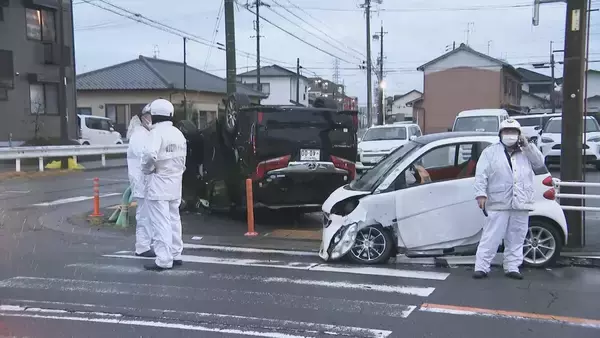【速報】名古屋で車同士が衝突…1台は“横転” 女性3人ケガか 現場は見通しのいい交差点 西区