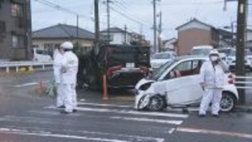 【速報】名古屋で車同士が衝突…1台は“横転” 女性3人ケガか 現場は見通しのいい交差点 西区