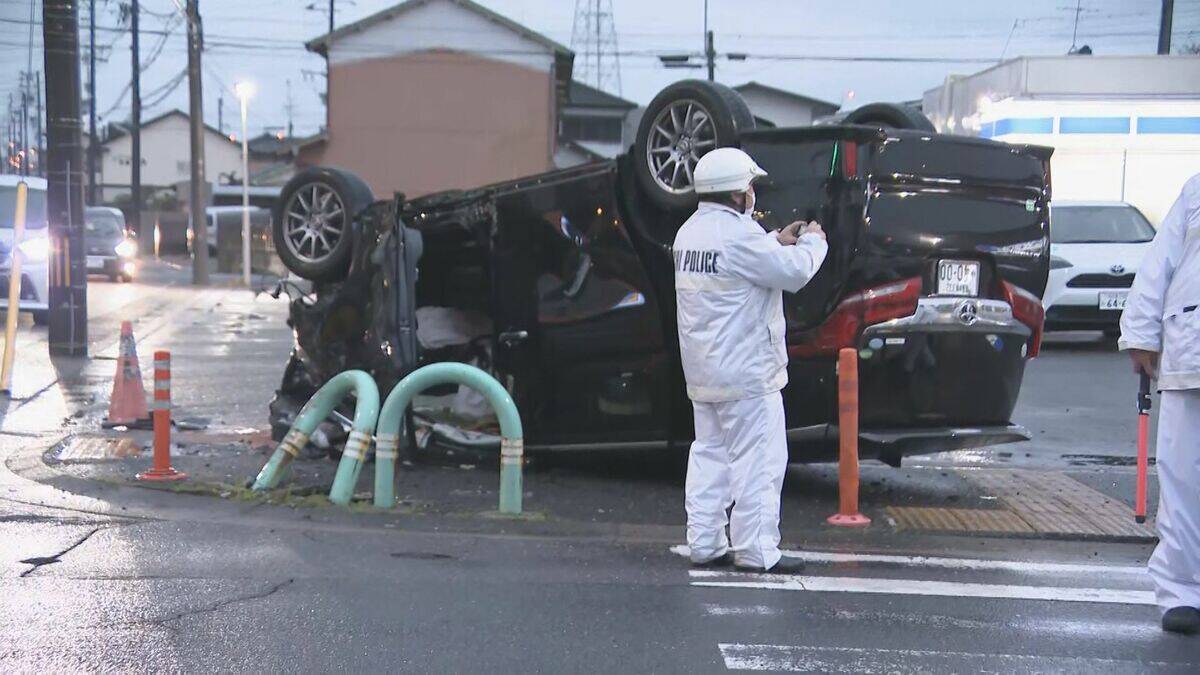【速報】名古屋で車同士が衝突…1台は“横転” 女性3人ケガか 現場は見通しのいい交差点 西区