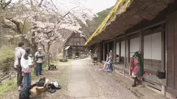 かやぶき屋根の民家や水車など…かつての農山村の風景が残る「飛騨の里」でコスプレイベント「ひだコス」開催 岐阜・高山市